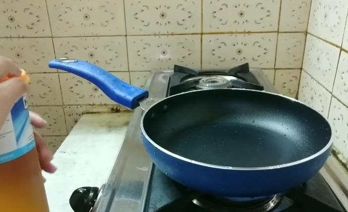 common mistakes people make when using a frying pan